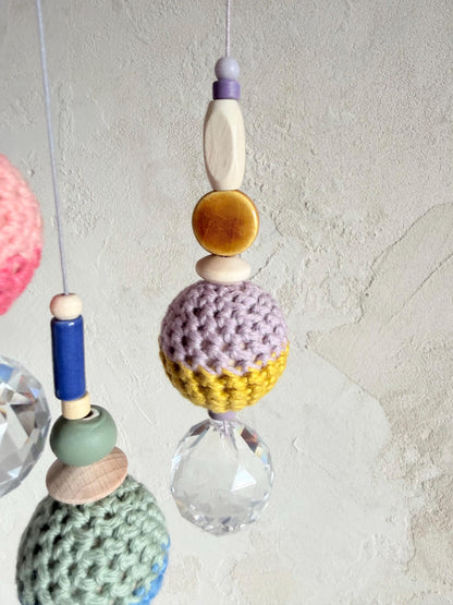 XL-Suncatcher mit Häkelkugel
