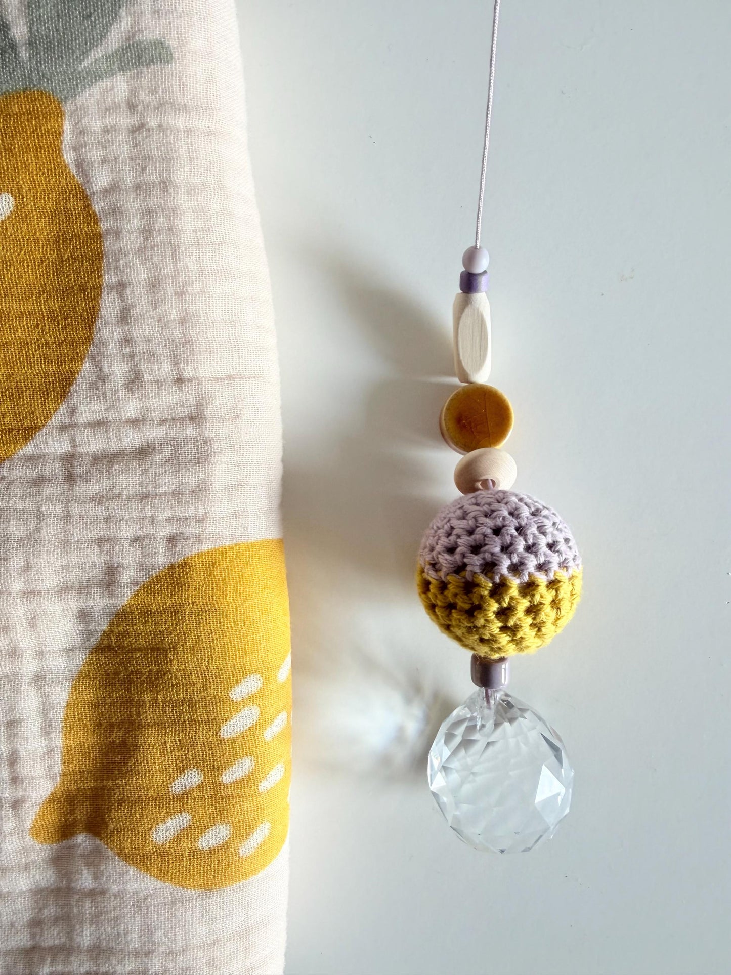 XL-Suncatcher mit Häkelkugel