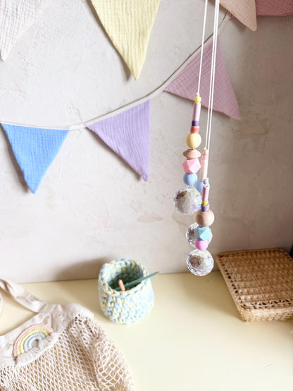 Pastell-Neon-Suncatcher mit Kristall