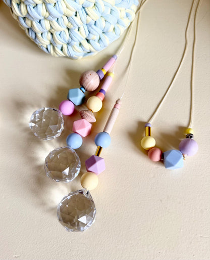 Perlenkette Pastell & Neon mit Dalmatiner-Jaspis