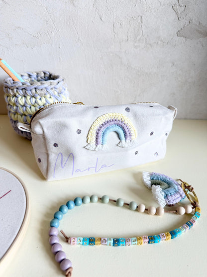 Rechenkette mit Häkelregenbogen in Flieder, Blau & Grün