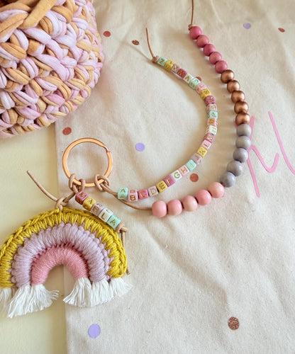 Rechenkette mit Häkelregenbogen in Pink, Flieder & Senf