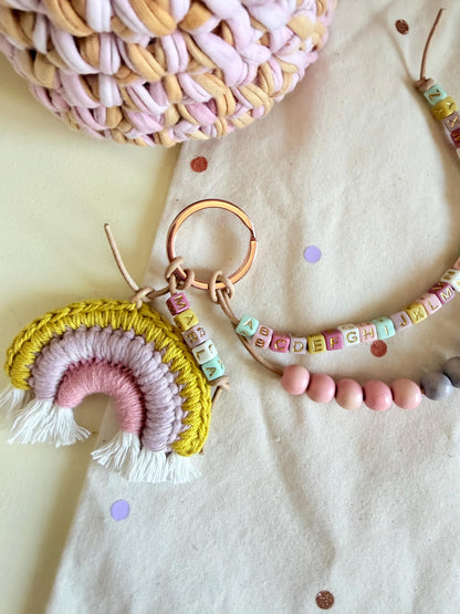 Rechenkette mit Häkelregenbogen in Pink, Flieder & Senf