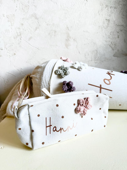 Schlampermäppchen mit Häkelblume & Name