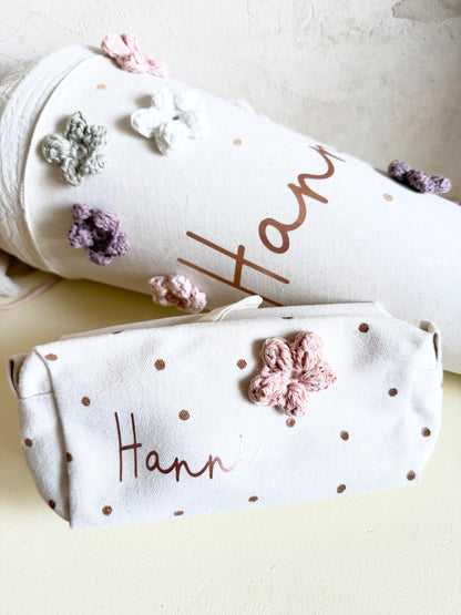 Schlampermäppchen mit Häkelblume & Name