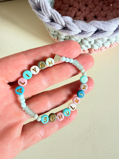 Kinderarmband in Rosé oder Mint mit Name