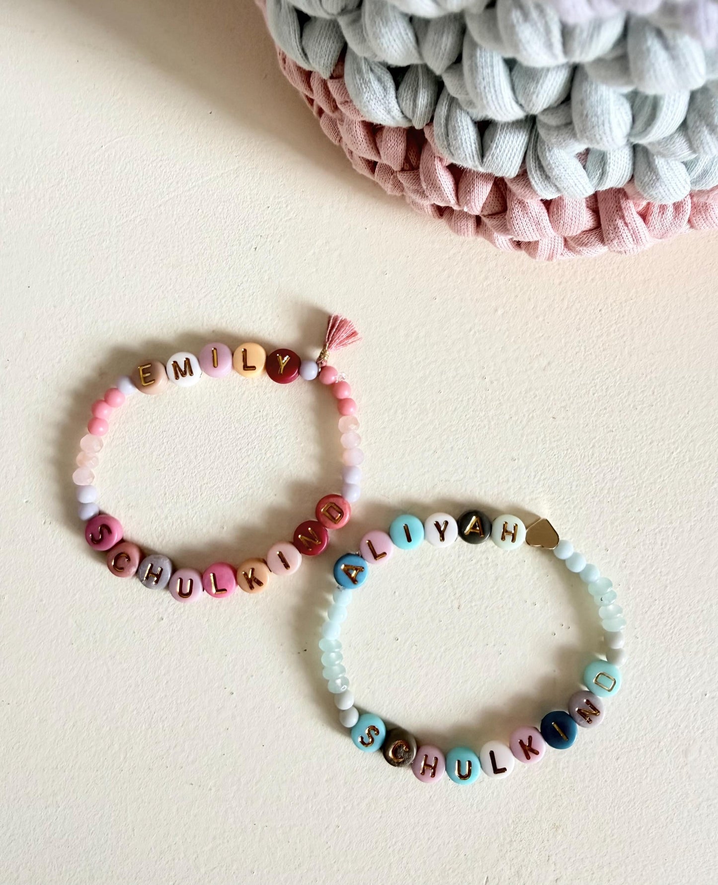 Kinderarmband in Rosé oder Mint mit Name