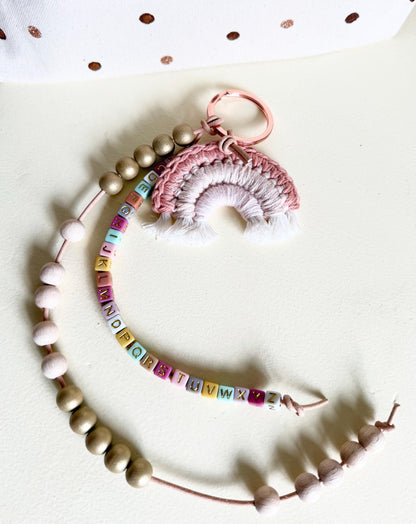 Rechenkette mit Häkelregenbogen in Rosé & Nude