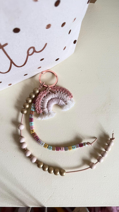 Rechenkette mit Häkelregenbogen in Rosé & Nude