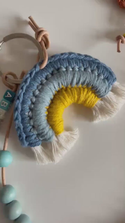 Rechenkette mit Häkelregenbogen in Blau & Senf