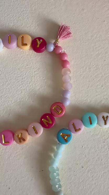 Kinderarmband in Rosé oder Mint mit Name