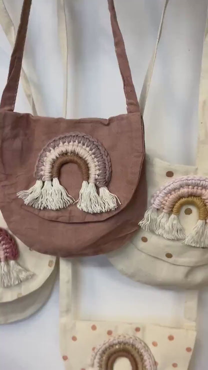 Kleine Regenbogen-Umhängetasche in Rosé & Beige