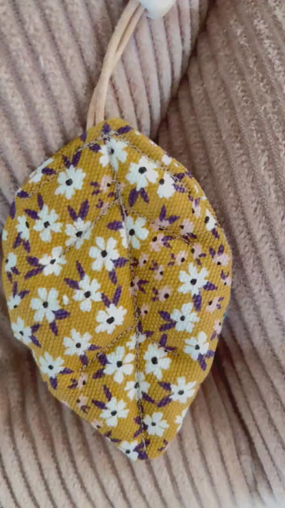 Geblümter Blatt-Schlüsselanhänger