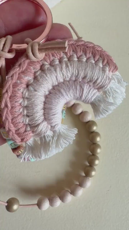 Rechenkette mit Häkelregenbogen in Rosé & Nude