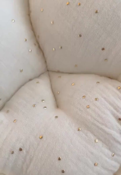 Blattkissen aus Musselin – Naturweiß mit goldenen Tupfen